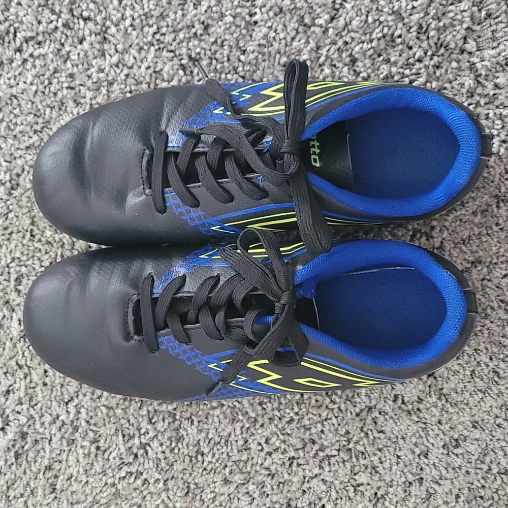 Lotto Forza Elite 3 Soccer cleats size 5.5Y